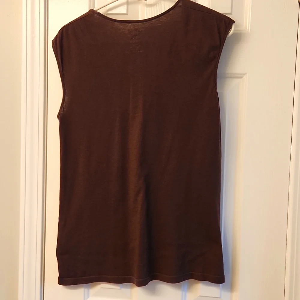 Women's Izod sleeveless top. - Picture 4 of 4